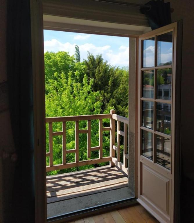 La Fee Des Eaux Bed & Breakfast Vernaison Ngoại thất bức ảnh
